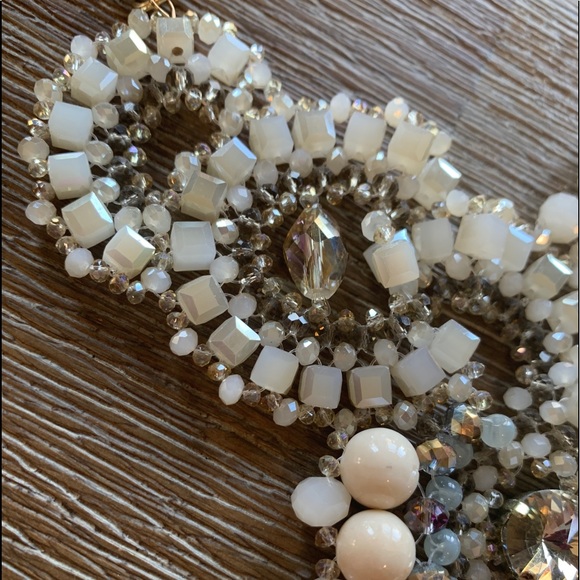 Beautiful Gold/Natural Toned Bib Necklace - Picture 4 of 8